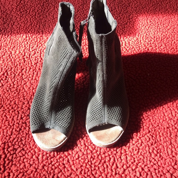 Tom Booties - Picture 1 of 3